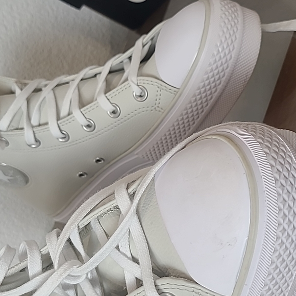 NIB Converse cream leather high top platform sneakers size 10 - Picture 13 of 13
